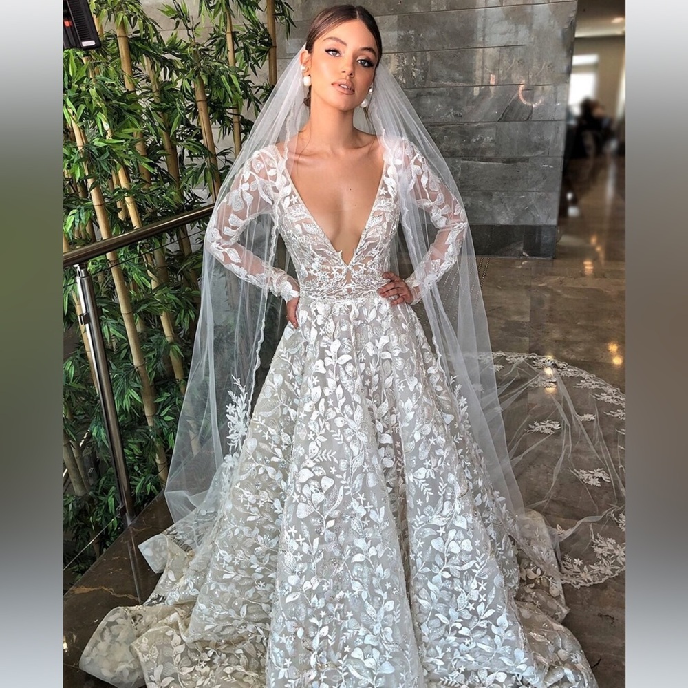 Elegant Berta cathedral Veil - Picture 3 of 6